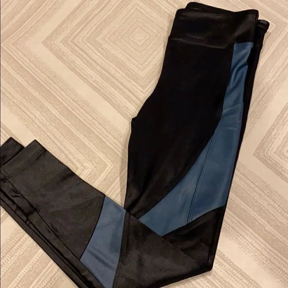 Koral Black Lustrous Leggings with Blue & Pocket